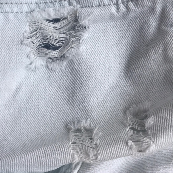 Stylish ripped and embroidered jean jacket - Picture 5 of 6